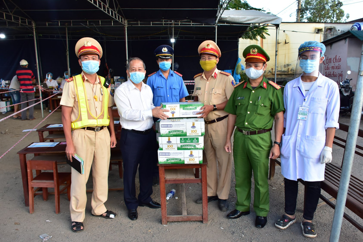 Chủ tịch Thừa Thiên-Huế: Đừng vì lợi ích nhỏ mà chở khách trái phép vào Huế - 2
