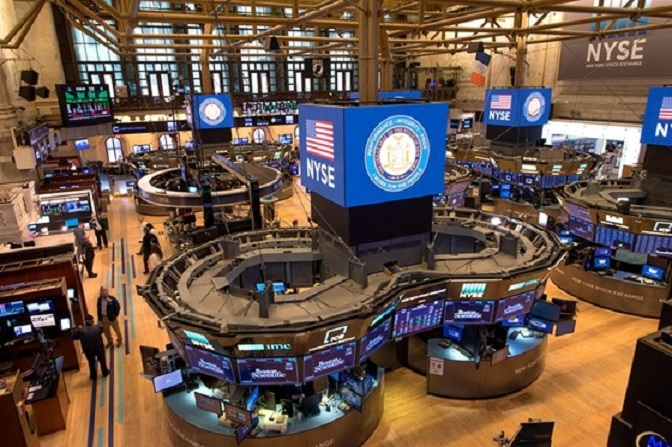 Mỹ 'bẻ lái', siết chặt giám sát công ty Trung Quốc trên sàn chứng khoán - 1