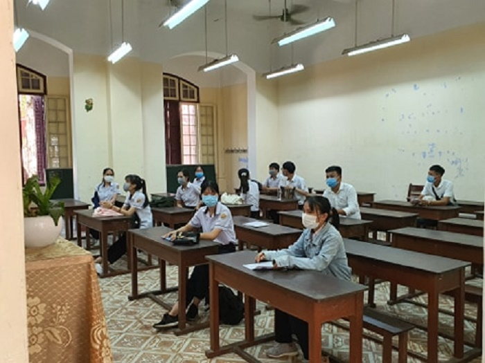 Kiểm tra y tế nghiêm ngặt gần 900.000 thí sinh vào làm thủ tục thi THPT - 17