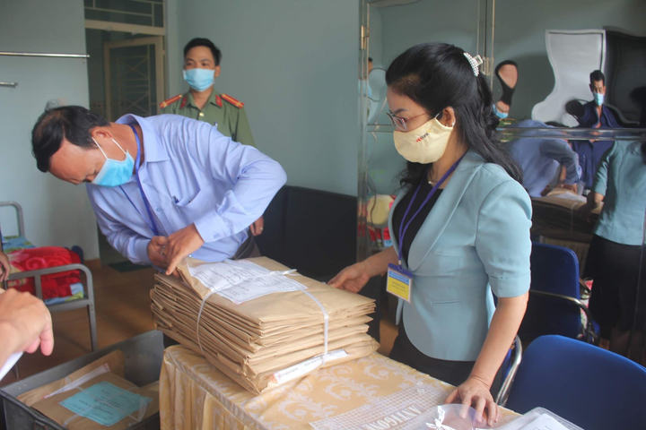 Kiểm tra y tế nghiêm ngặt gần 900.000 thí sinh vào làm thủ tục thi THPT - 20