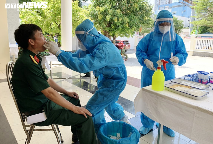 Bộ Y tế dự báo đỉnh dịch COVID-19, Đà Nẵng khẩn trương lấy mẫu xét nghiệm gộp - 6