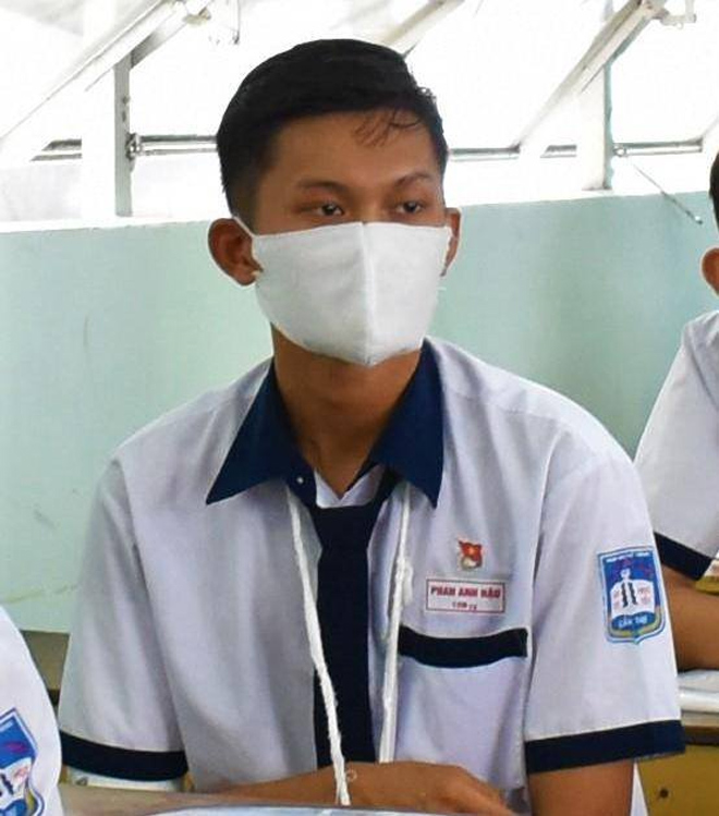 Kiểm tra y tế nghiêm ngặt gần 900.000 thí sinh vào làm thủ tục thi THPT - 29