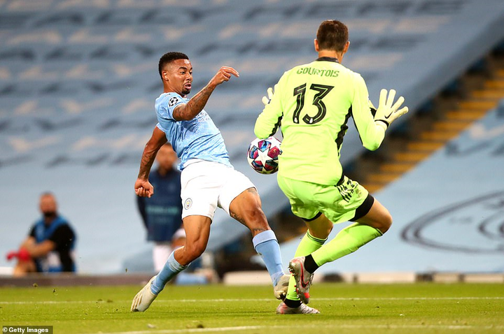 Kết quả Cúp C1: Real Madrid tự biếu 2 bàn, Man City vào tứ kết - 2