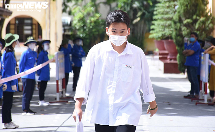 Đề Văn thi tốt nghiệp THPT: Thí sinh vui vẻ rời phòng thi vì đề dễ - 5