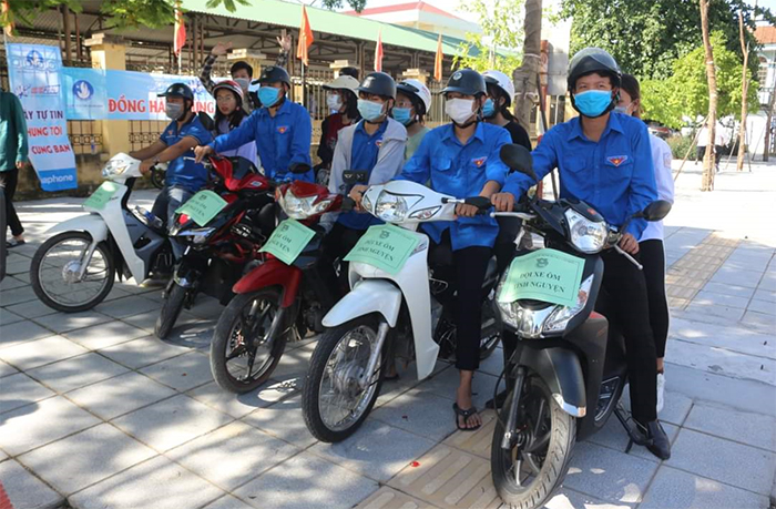 Đề Văn thi tốt nghiệp THPT: Thí sinh vui vẻ rời phòng thi vì đề dễ - 16