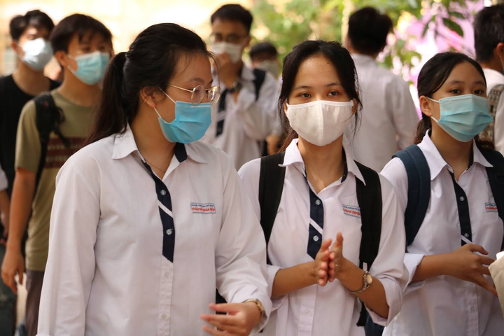 Thi tốt nghiệp THPT: Đề Toán dễ, thí sinh tự tin đạt 8 điểm - 4