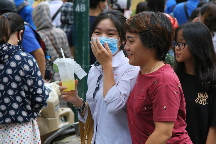 Thi tốt nghiệp THPT: Đề Toán dễ, thí sinh tự tin đạt 8 điểm - 5