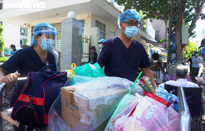 Thư gửi y bác sỹ Đà Nẵng: 'Hết dịch rồi ta lại về bên nhau!' - 2