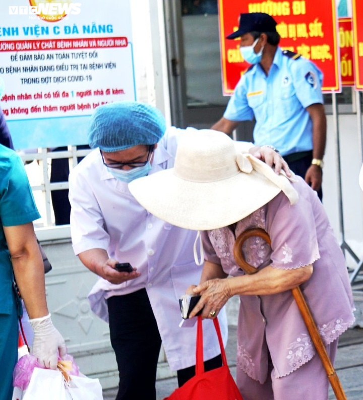 Thư gửi y bác sỹ Đà Nẵng: 'Hết dịch rồi ta lại về bên nhau!' - 1