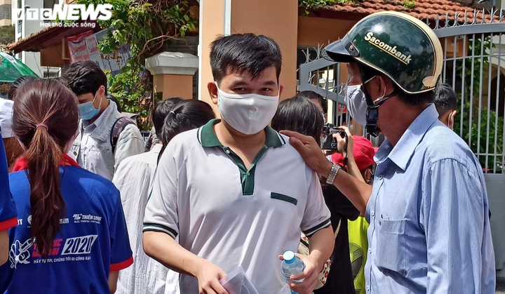 Thí sinh TP.HCM nói gì về đề thi môn Văn sáng nay? - 2