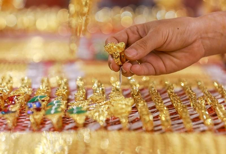 Giá vàng hôm nay 9/8: Vàng giảm nhẹ sau một tuần tăng tốc - 1