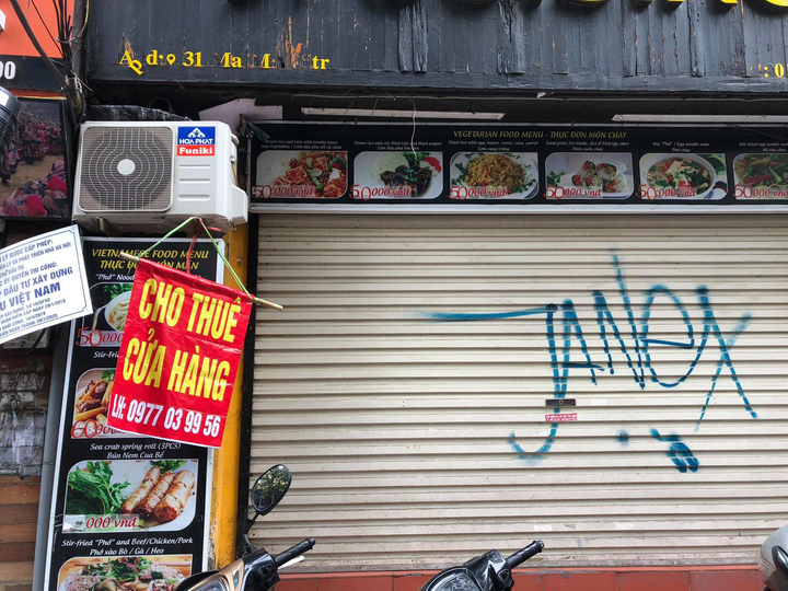 Nhà hàng, khách sạn phố cổ Hà Nội tiếp tục đóng cửa do COVID-19 - 3