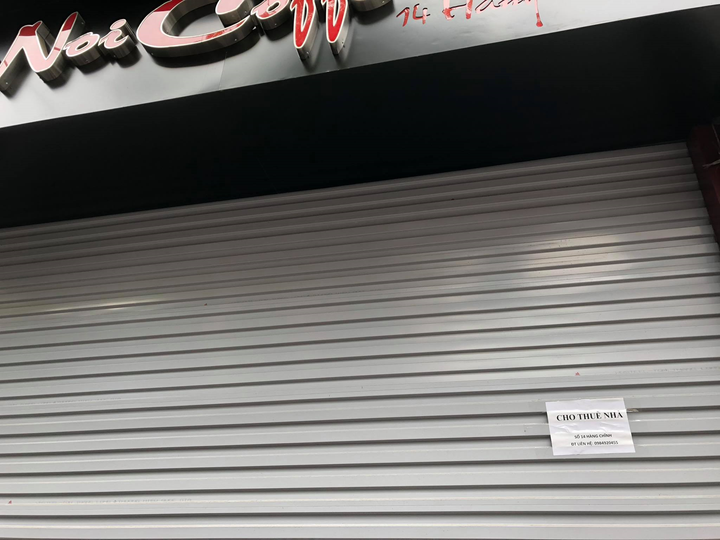 Nhà hàng, khách sạn phố cổ Hà Nội tiếp tục đóng cửa do COVID-19 - 2