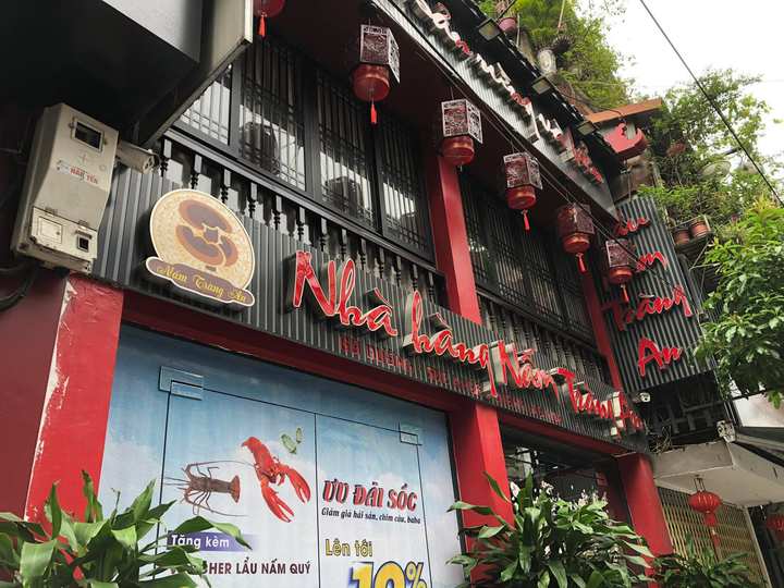 Nhà hàng, khách sạn phố cổ Hà Nội tiếp tục đóng cửa do COVID-19 - 1