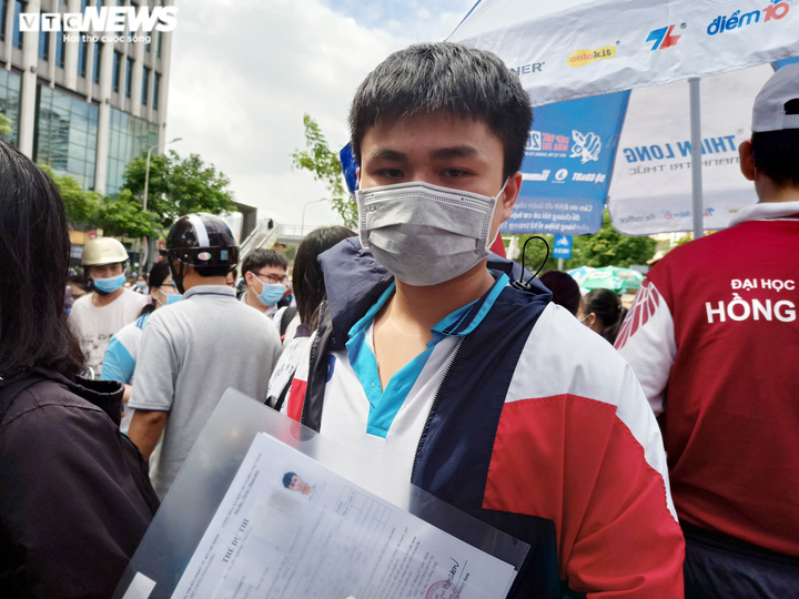 Thí sinh TP.HCM nói gì về đề thi môn Văn sáng nay? - 4