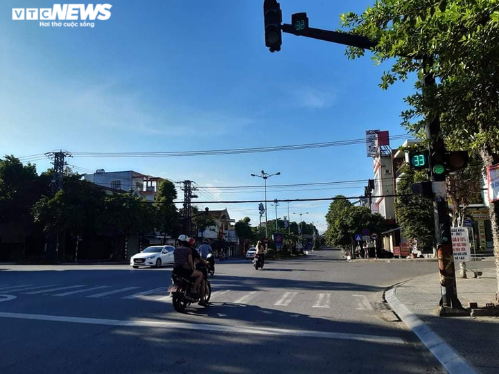 Ảnh: TP Đông Hà ra sao trong ngày đầu thực hiện giãn cách xã hội? - 1