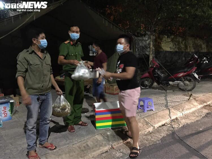 Ảnh: TP Đông Hà ra sao trong ngày đầu thực hiện giãn cách xã hội? - 11