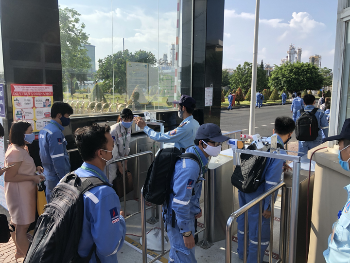 Doanh nghiệp Dầu khí nâng cấp các giải pháp ứng phó dịch bệnh COVID-19 - 2