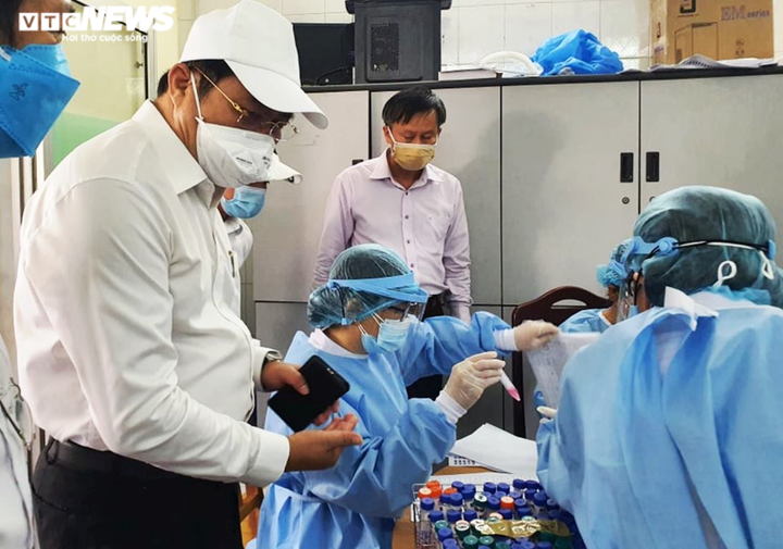 Chủ tịch UBND TP Đà Nẵng: 'Cả thành phố giống như trận chiến' - 1