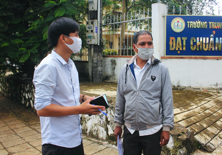 Chủ tịch Mặt trận Tổ quốc, Bí thư Đoàn xã đi thi tốt nghiệp THPT - 2