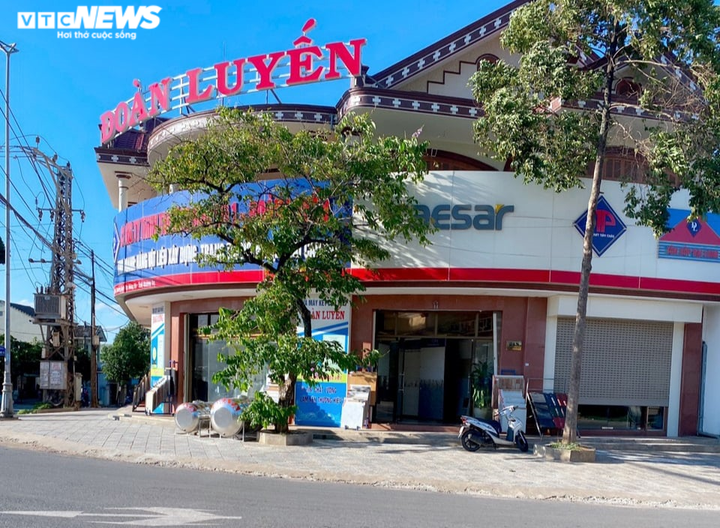 Đường phố TP Đông Hà vắng vẻ, hàng quán đóng cửa trước giờ giãn cách xã hội - 10