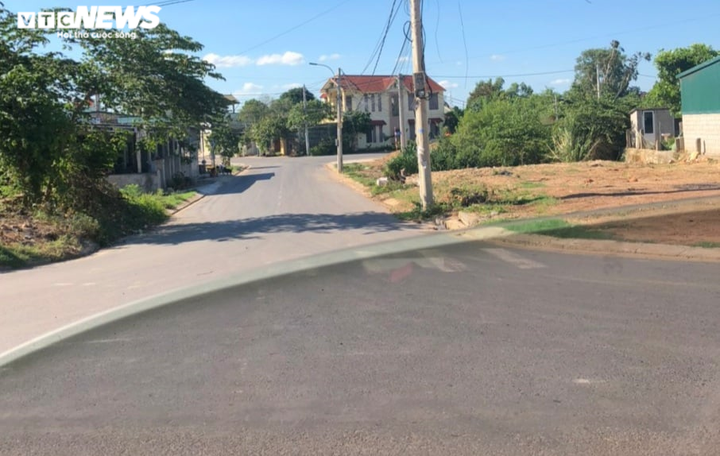 Đường phố TP Đông Hà vắng vẻ, hàng quán đóng cửa trước giờ giãn cách xã hội - 3