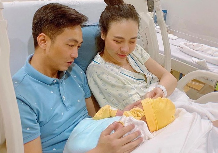 Cường 'Đô La' mua túi hàng hiệu tặng con gái mới sinh - 2