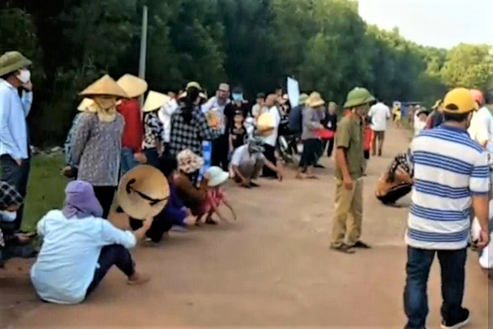 Dân phản đối trại lợn xả thải gây ô nhiễm, tỉnh Nghệ An họp khẩn - 1