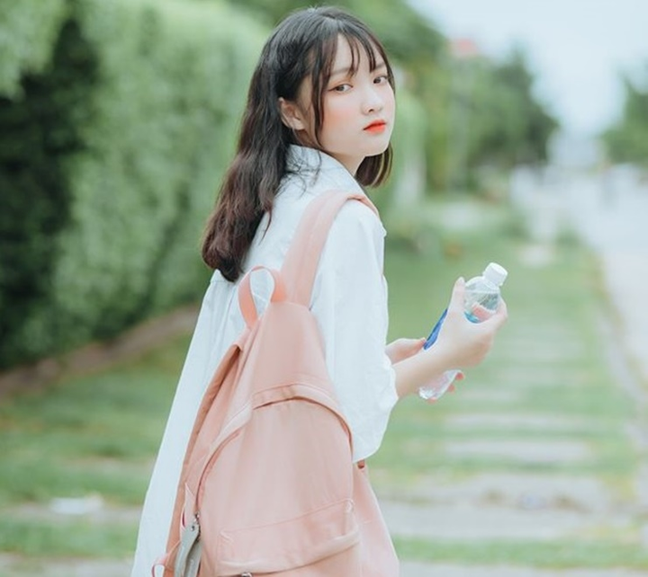 Nữ sinh lớp 11 xinh đẹp, tài giỏi nhận 'mưa' lời khen khi tiếp sức mùa thi - 7