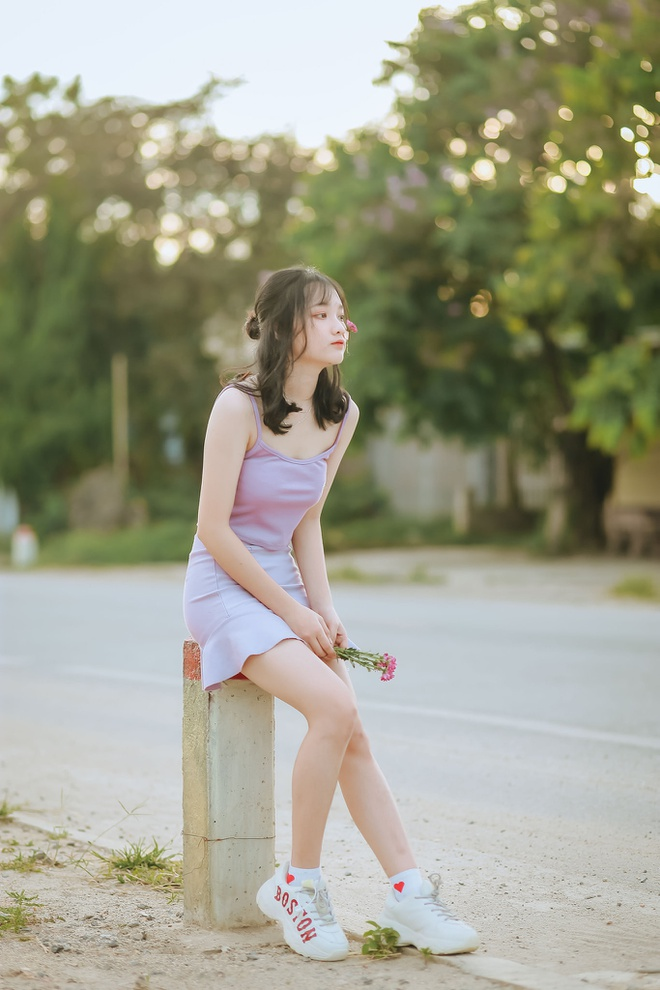 Nữ sinh lớp 11 xinh đẹp, tài giỏi nhận 'mưa' lời khen khi tiếp sức mùa thi - 8