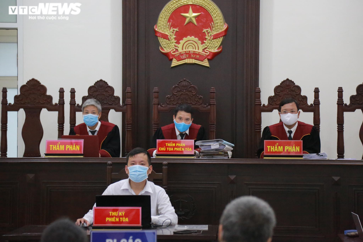 Hình ảnh 3 bị cáo hầu tòa phúc thẩm vụ học sinh chết trên xe trường Gateway - 9