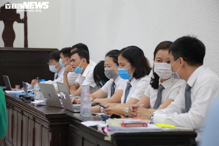 Hình ảnh 3 bị cáo hầu tòa phúc thẩm vụ học sinh chết trên xe trường Gateway - 10