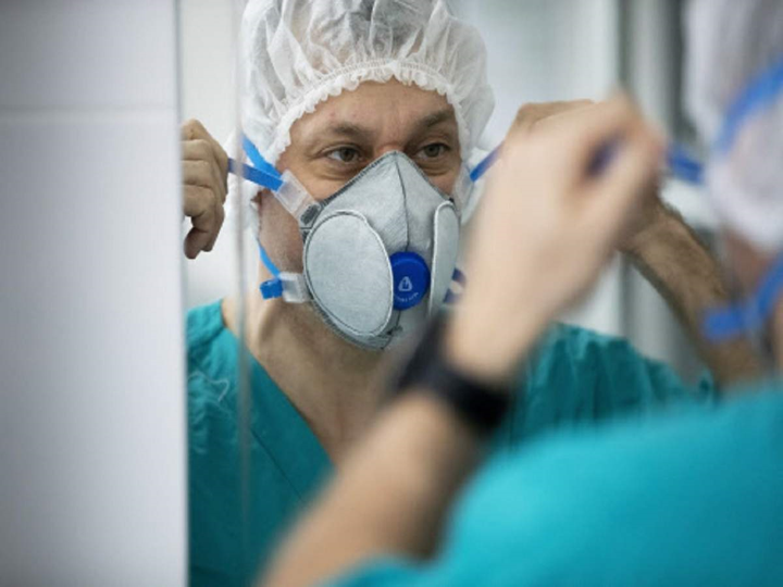 Ai được tiêm những liều vaccine COVID-19 đầu tiên ở Nga? - 1