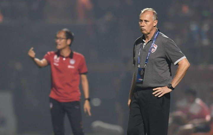 Kỳ lạ như CLB TP.HCM: Thay nhân sự chóng mặt, HLV trở lại sau 2 tuần từ chức - 2