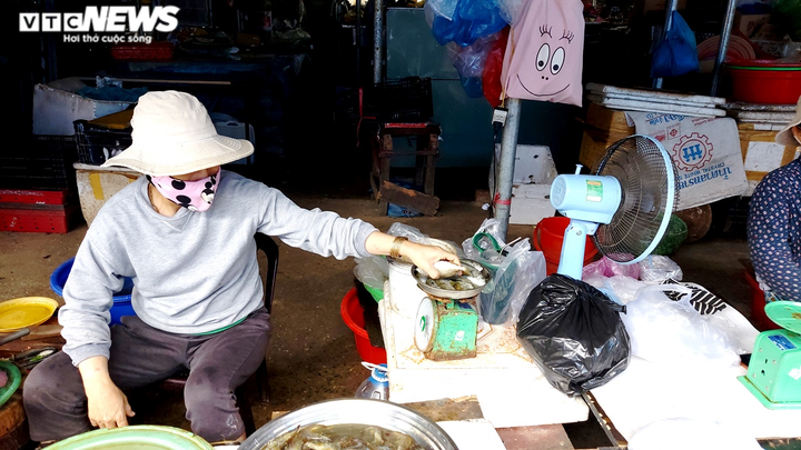 Ngày đầu người Đà Nẵng đi chợ bằng phiếu chẵn lẻ thế nào? - 7