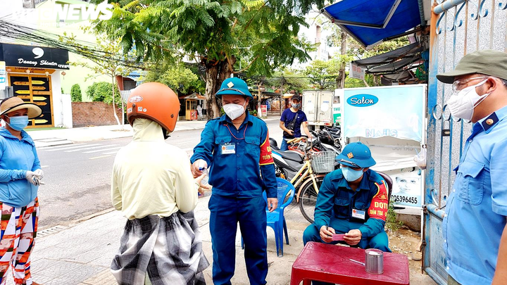 Ngày đầu người Đà Nẵng đi chợ bằng phiếu chẵn lẻ thế nào? - 4