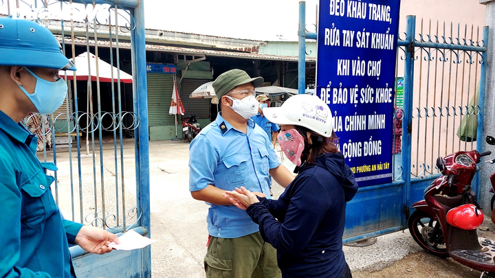 Ngày đầu người Đà Nẵng đi chợ bằng phiếu chẵn lẻ thế nào? - 1