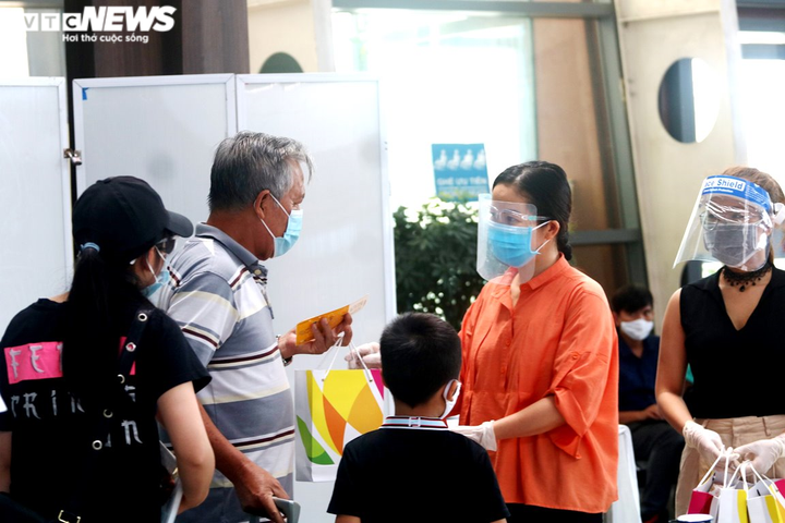 Du khách bị mắc kẹt rời Đà Nẵng: ‘Hết dịch, tôi nhất định quay lại’ - 1