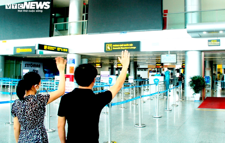 Du khách bị mắc kẹt rời Đà Nẵng: ‘Hết dịch, tôi nhất định quay lại’ - 2