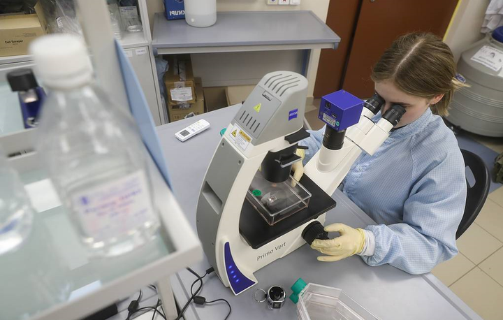 Nga có vaccine COVID-19 đầu tiên trên thế giới: Di sản từ cách làm thời Liên Xô - 1