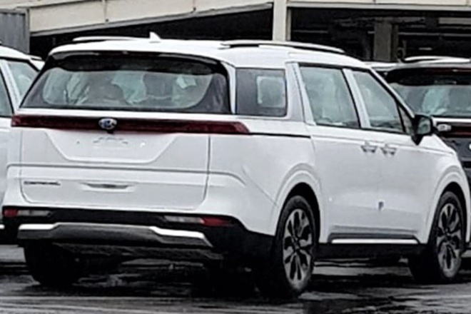 Kia Sedona 2021 lộ diện trước ngày ra mắt - 2