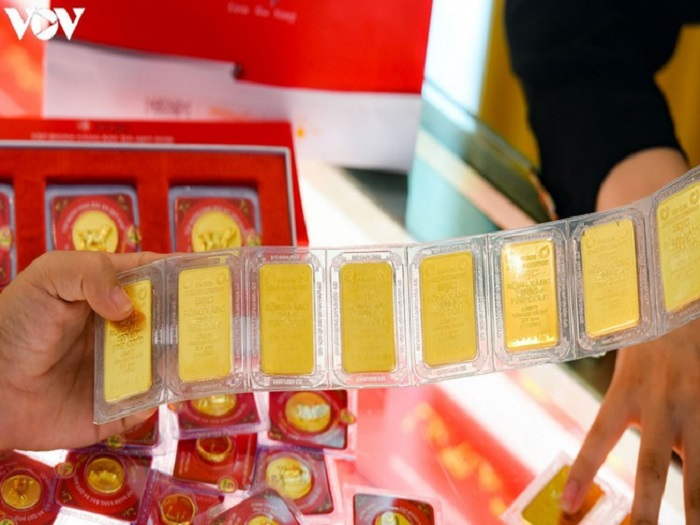 Giá vàng giảm mạnh nhất lịch sử: Chuyên gia Việt Nam dự đoán gì? - 1