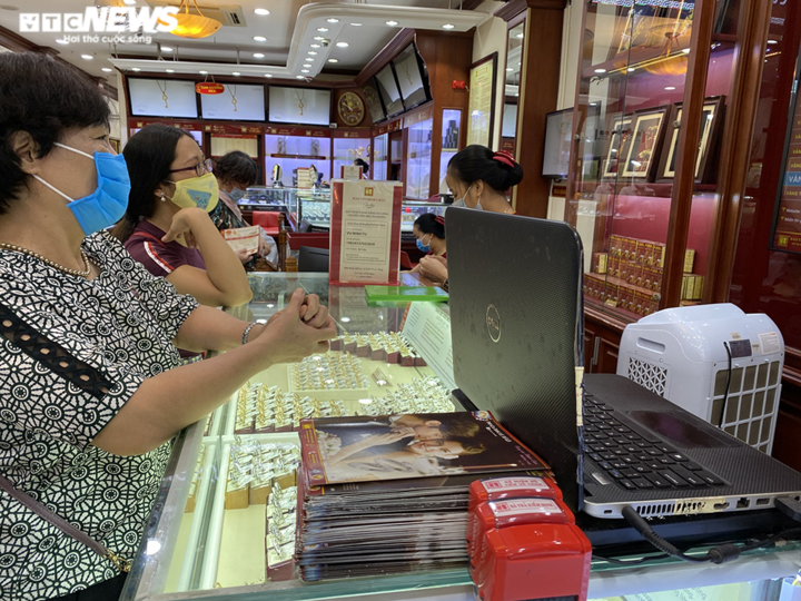 Giá vàng bất ngờ quay đầu tăng rất mạnh, gần 5 triệu đồng/lượng - 3