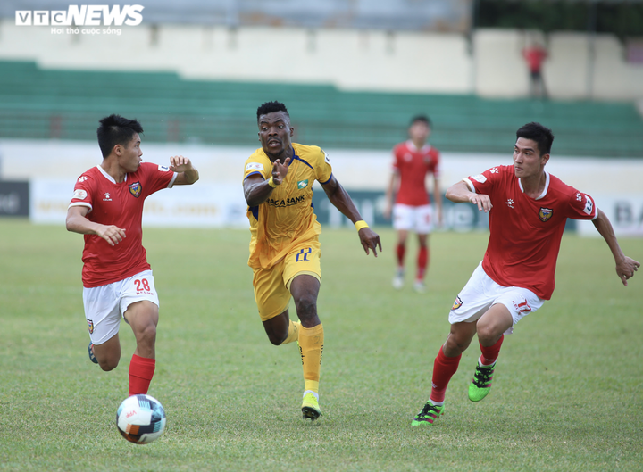 HLV Park Hang Seo gọi cầu thủ đang chấn thương lên tuyển Việt Nam - 1