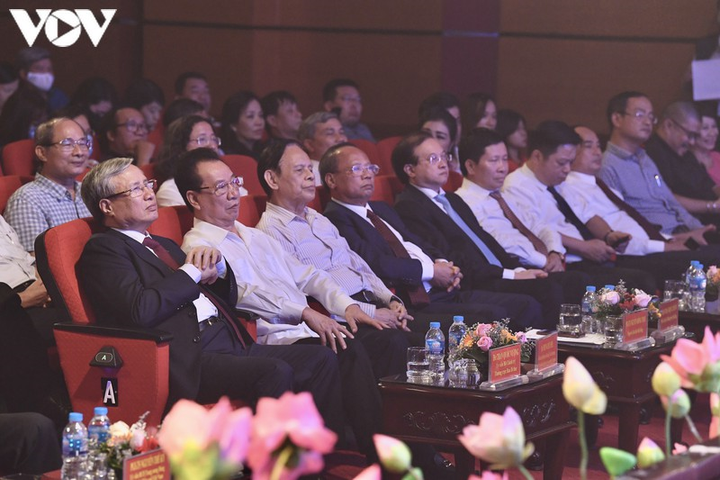 Trao tặng thưởng 15 tác phẩm lý luận, phê bình Văn học Nghệ thuật - 2