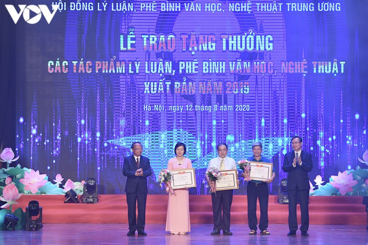 Trao tặng thưởng 15 tác phẩm lý luận, phê bình Văn học Nghệ thuật - 7