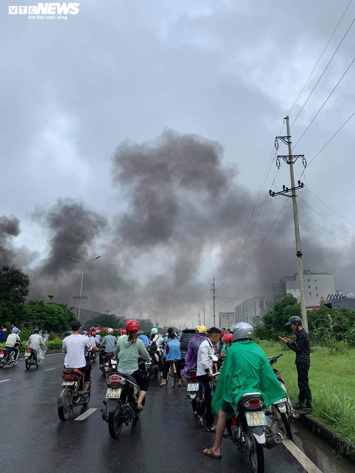 Nhà xưởng trong khu công nghiệp ở Bắc Ninh bị thiêu rụi lúc sáng sớm - 2