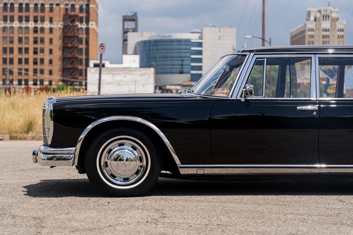 Limousine của Ngoại trưởng Trung Quốc được rao bán - 2