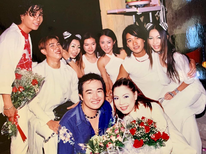 Thanh Thảo khoe ảnh thời trẻ cực đáng yêu chụp cùng hàng loạt sao Việt - 17