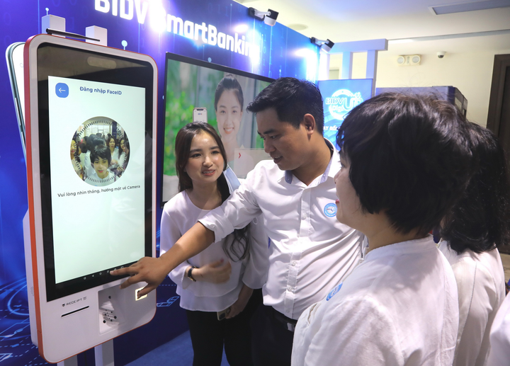 Đẩy mạnh chuyển đổi số, BIDV hướng tới mục tiêu 'Lấy khách hàng là trung tâm' - 4